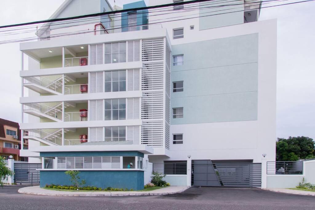 Vacation Rental One Bedroom Apartment In Gated Community With Pool And Gym - Brompton Kingston, Jamaica Exterior foto